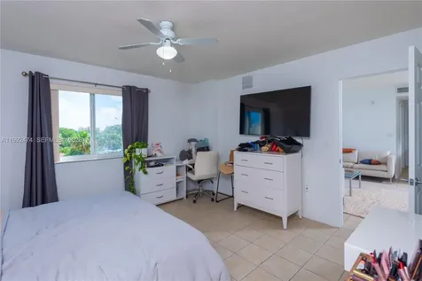816 NW 11th Street Miami FL 33136