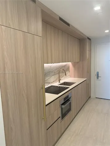 77 SE 5th Street Miami FL 33131