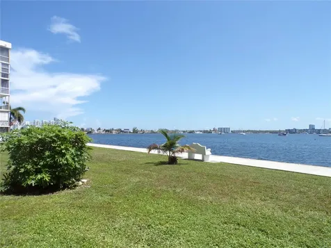 2920 Point East Drive Aventura FL 33160