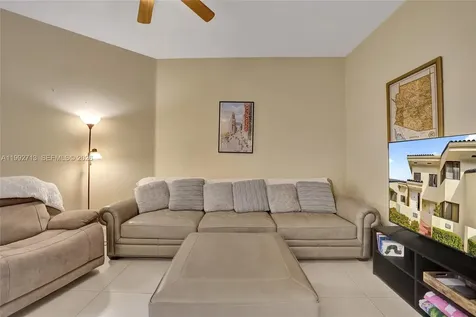 8119 NW 17th Manor Plantation FL 33322