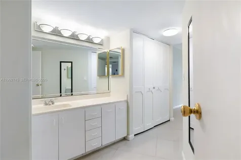 20400 W Country Club Drive Aventura FL 33180