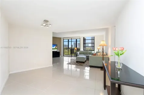 20400 W Country Club Drive Aventura FL 33180