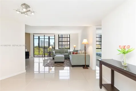 20400 W Country Club Drive Aventura FL 33180