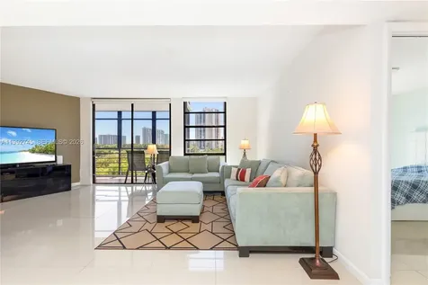 20400 W Country Club Drive Aventura FL 33180