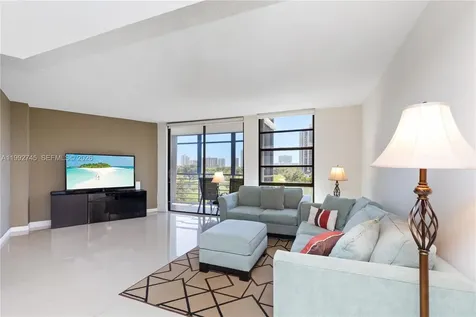 20400 W Country Club Drive Aventura FL 33180