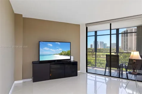 20400 W Country Club Drive Aventura FL 33180