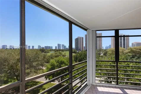 20400 W Country Club Drive Aventura FL 33180