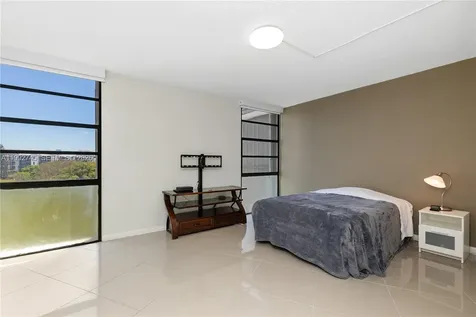 20400 W Country Club Drive Aventura FL 33180