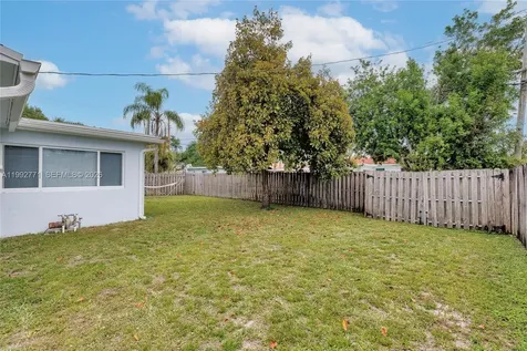 819 N 32nd Avenue Hollywood FL 33021