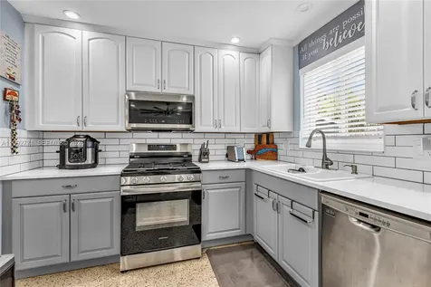 819 N 32nd Avenue Hollywood FL 33021