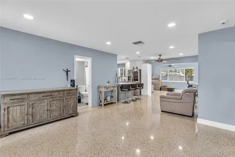 819 N 32nd Avenue Hollywood FL 33021