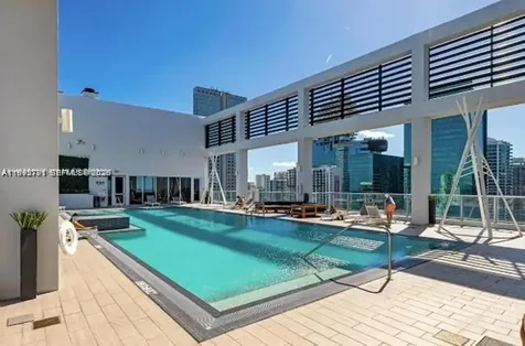 151 SE 1 Miami FL 33131