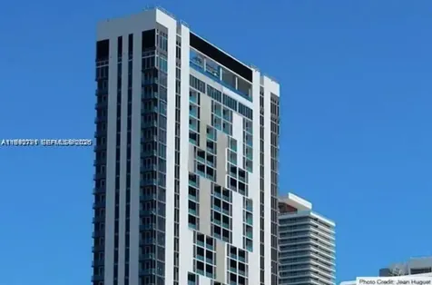 151 SE 1 Miami FL 33131
