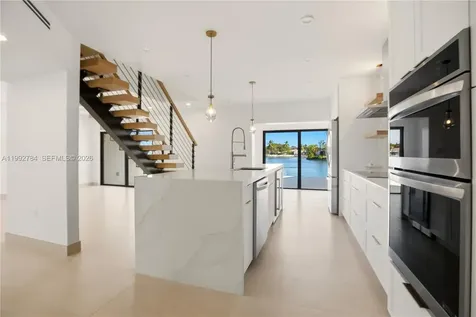 7238 Jacaranda Lane Miami Lakes FL 33014