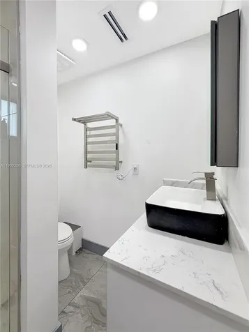 233 W 39th Place Hialeah FL 33012