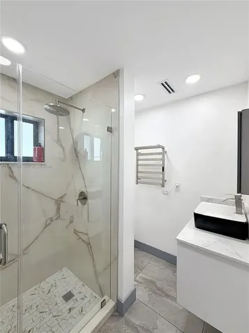 233 W 39th Place Hialeah FL 33012
