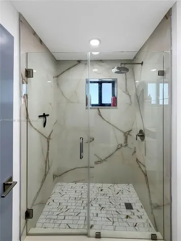 233 W 39th Place Hialeah FL 33012