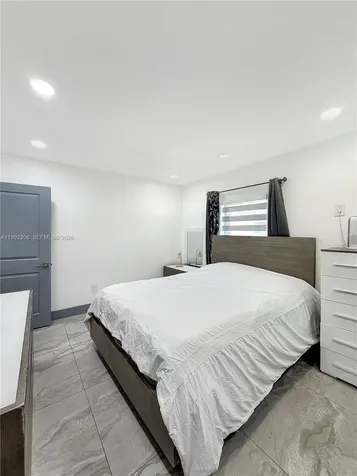 233 W 39th Place Hialeah FL 33012