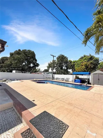 233 W 39th Place Hialeah FL 33012