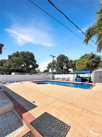 233 W 39th Place Hialeah FL 33012