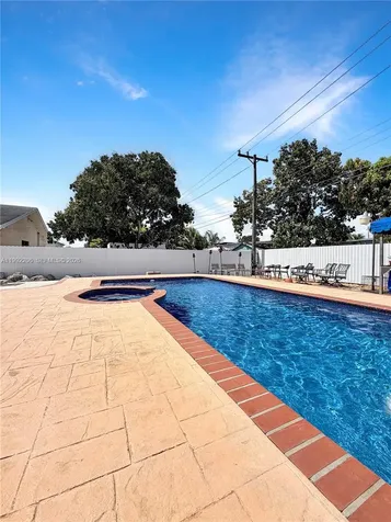 233 W 39th Place Hialeah FL 33012