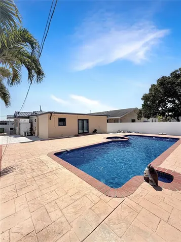 233 W 39th Place Hialeah FL 33012