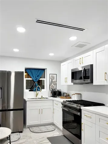 233 W 39th Place Hialeah FL 33012