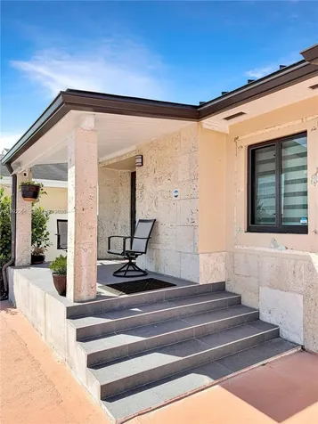 233 W 39th Place Hialeah FL 33012