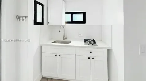 233 W 39th Place Hialeah FL 33012