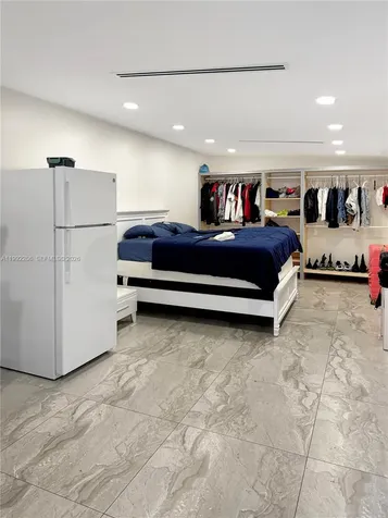 233 W 39th Place Hialeah FL 33012