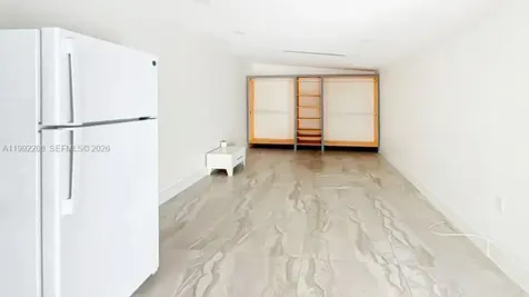 233 W 39th Place Hialeah FL 33012
