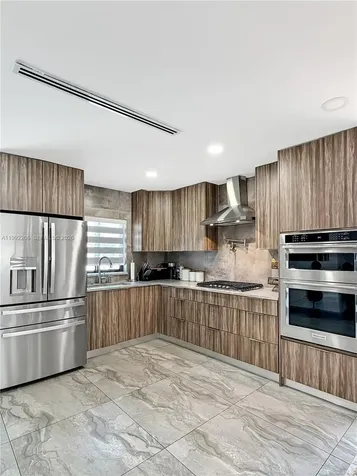 233 W 39th Place Hialeah FL 33012
