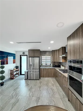 233 W 39th Place Hialeah FL 33012