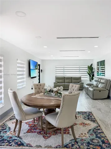 233 W 39th Place Hialeah FL 33012