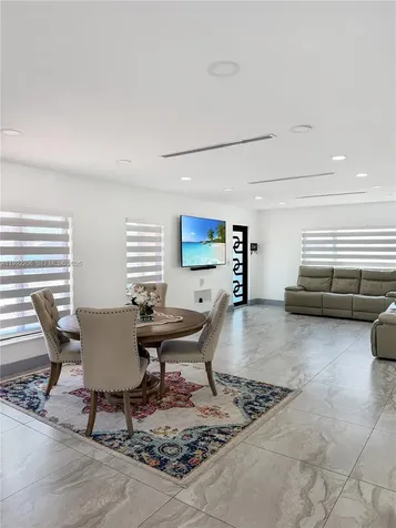 233 W 39th Place Hialeah FL 33012