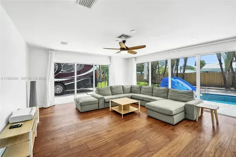 3350 N 40th Street Hollywood FL 33021