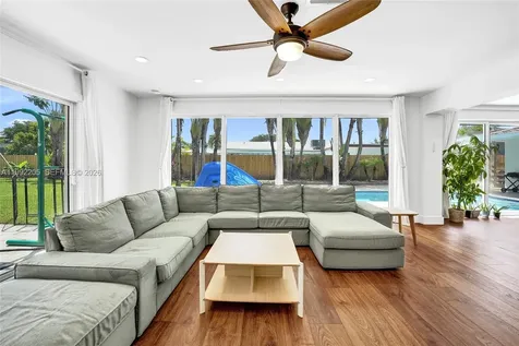 3350 N 40th Street Hollywood FL 33021