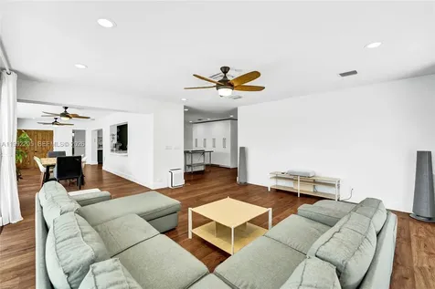 3350 N 40th Street Hollywood FL 33021