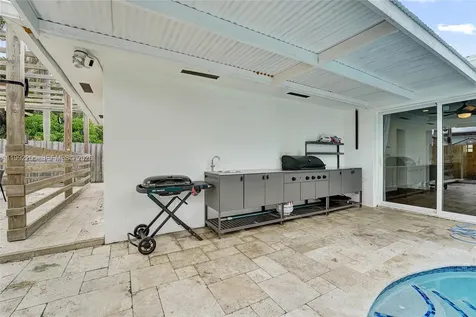 3350 N 40th Street Hollywood FL 33021