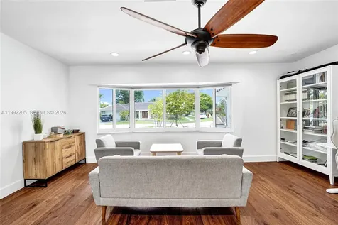 3350 N 40th Street Hollywood FL 33021