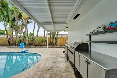 3350 N 40th Street Hollywood FL 33021