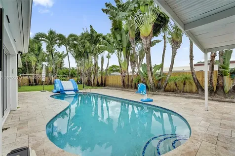 3350 N 40th Street Hollywood FL 33021