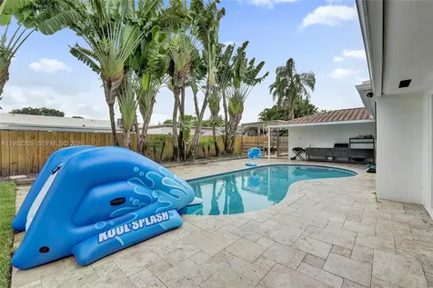 3350 N 40th Street Hollywood FL 33021