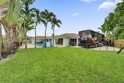 3350 N 40th Street Hollywood FL 33021