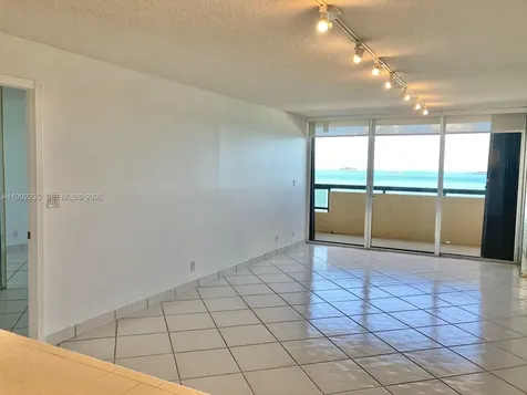 2555 Collins Avenue Miami Beach FL 33140