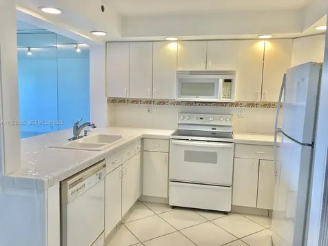 2555 Collins Avenue Miami Beach FL 33140
