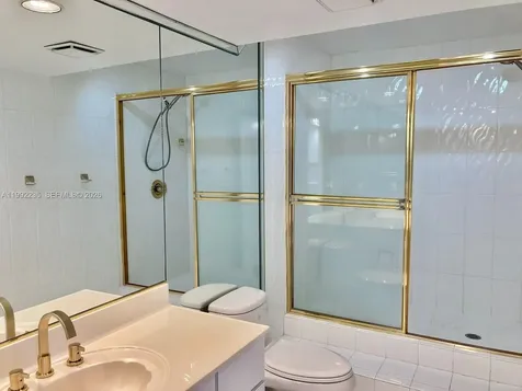 2555 Collins Avenue Miami Beach FL 33140