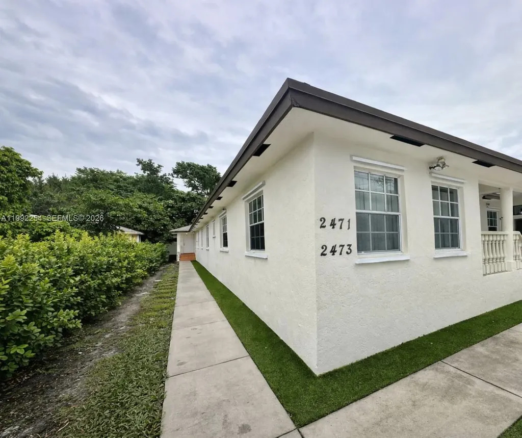 2471 NW 18th Terrace Miami FL 33125