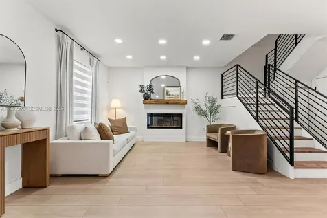 10487 W 34th Court Hialeah FL 33018