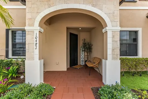 10487 W 34th Court Hialeah FL 33018